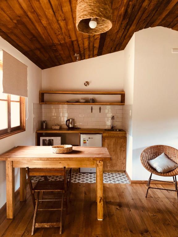Kuchyň nebo kuchyňský kout v ubytování El Arbol Eco Lodge