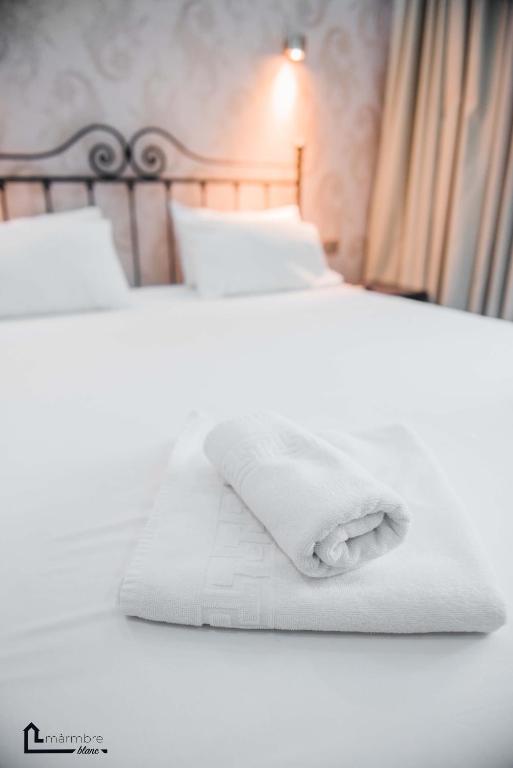 Postel nebo postele na pokoji v ubytování NOHO Boutique Koukaki , premium living