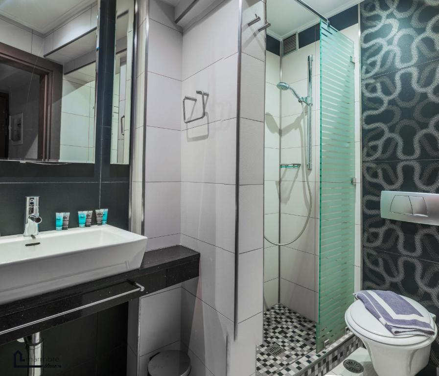 Koupelna v ubytování NOHO Boutique Koukaki , premium living