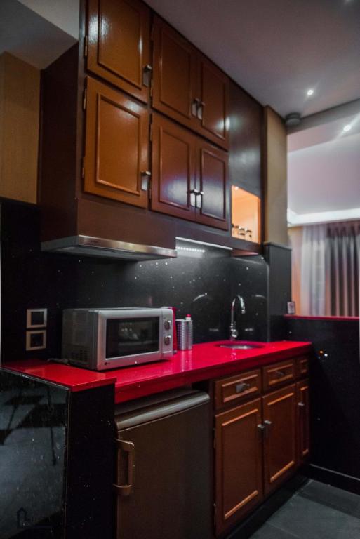 Kuchyň nebo kuchyňský kout v ubytování NOHO Boutique Koukaki , premium living