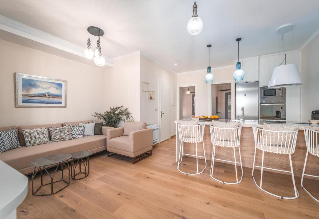 A kitchen or kitchenette at Asteria Apartments