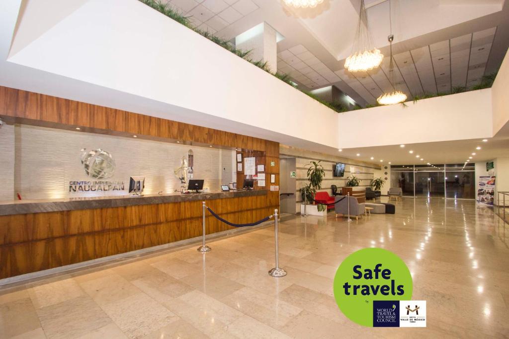 a lobby with a staff travels counter in a hospital at Hotel Valle de Mexico Toreo in Mexico City