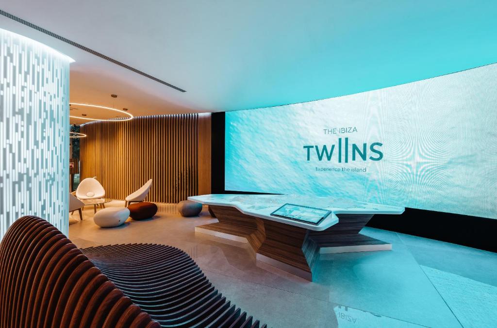 The Ibiza Twiins - 4* Sup photo