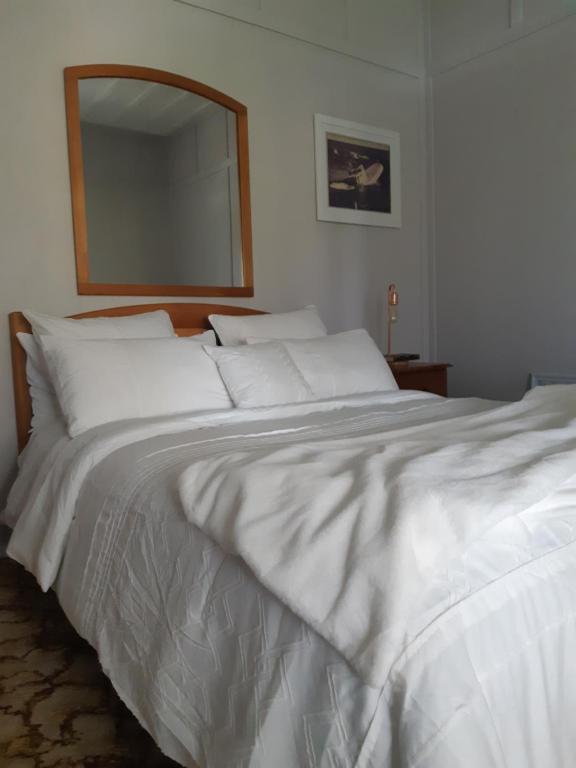 Postel nebo postele na pokoji v ubytování Sunseeker Lodge