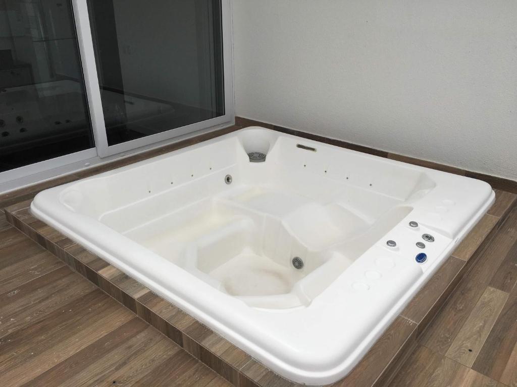  Cobertura de alto padrão com Jacuzzi privativa
