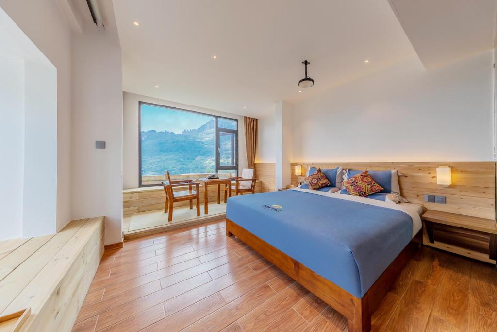 Postel nebo postele na pokoji v ubytování Enshi Grand Canyon Yutan Muyun Guesthouse