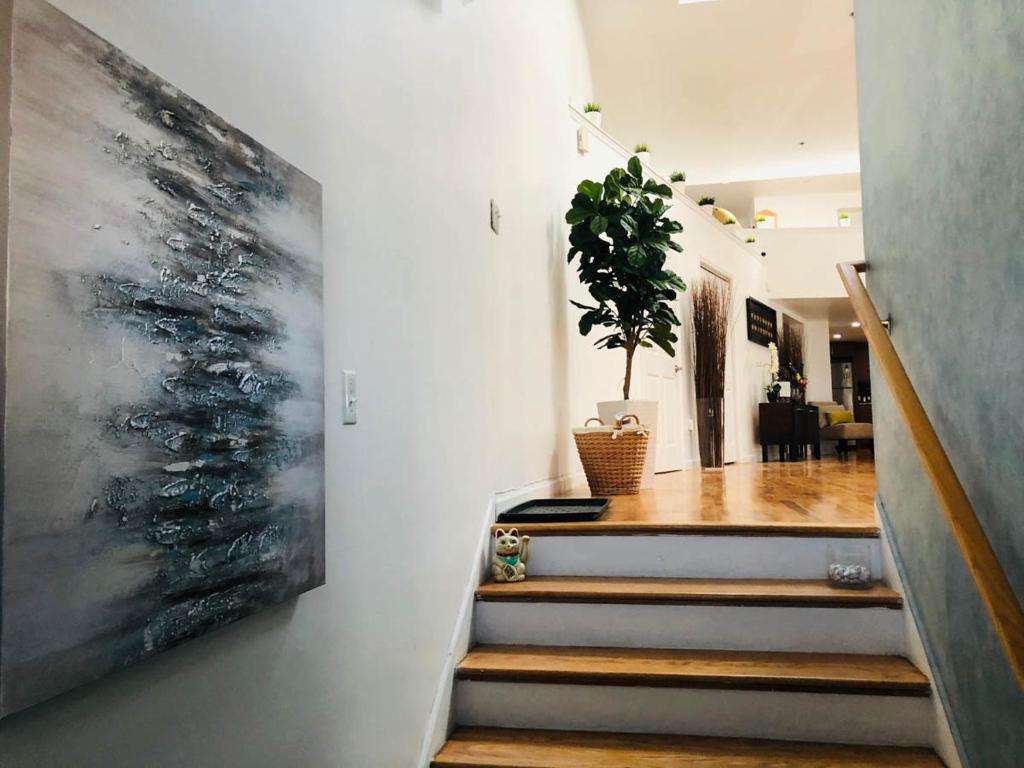 UPDATED Amazing Bi -Level Condo minutes from water views of New York City - Loft