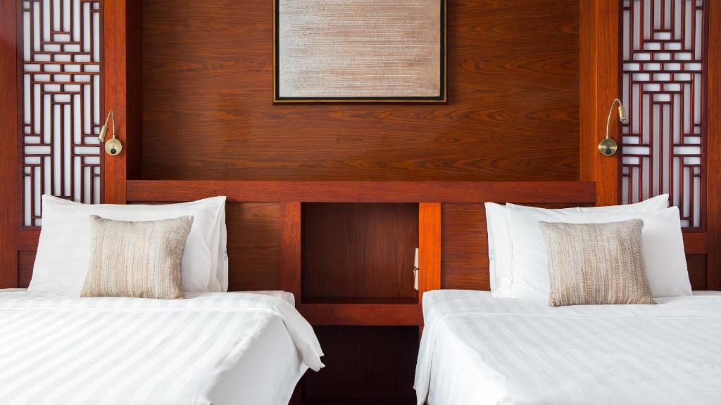Postel nebo postele na pokoji v ubytování Amanjaya Pancam Suites Hotel