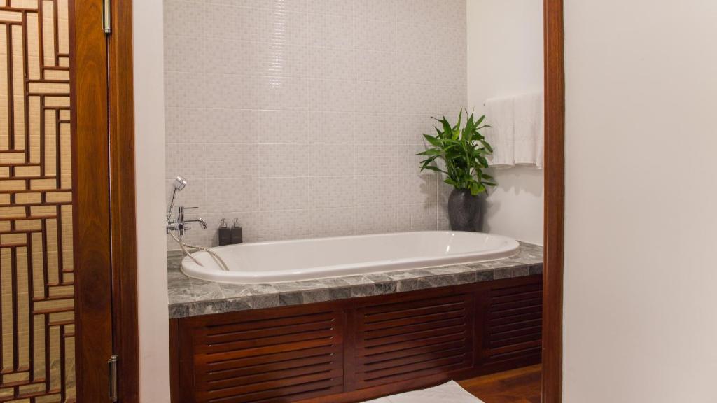 Koupelna v ubytování Amanjaya Pancam Suites Hotel