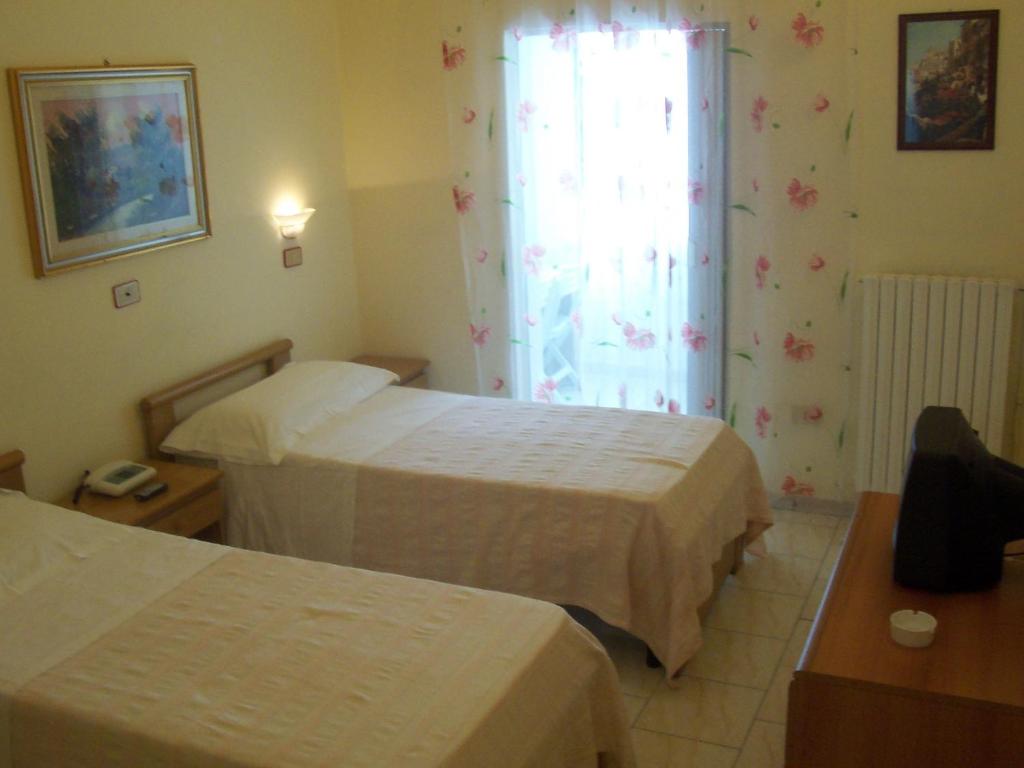 Postel nebo postele na pokoji v ubytování Hotel Pensione Romeo