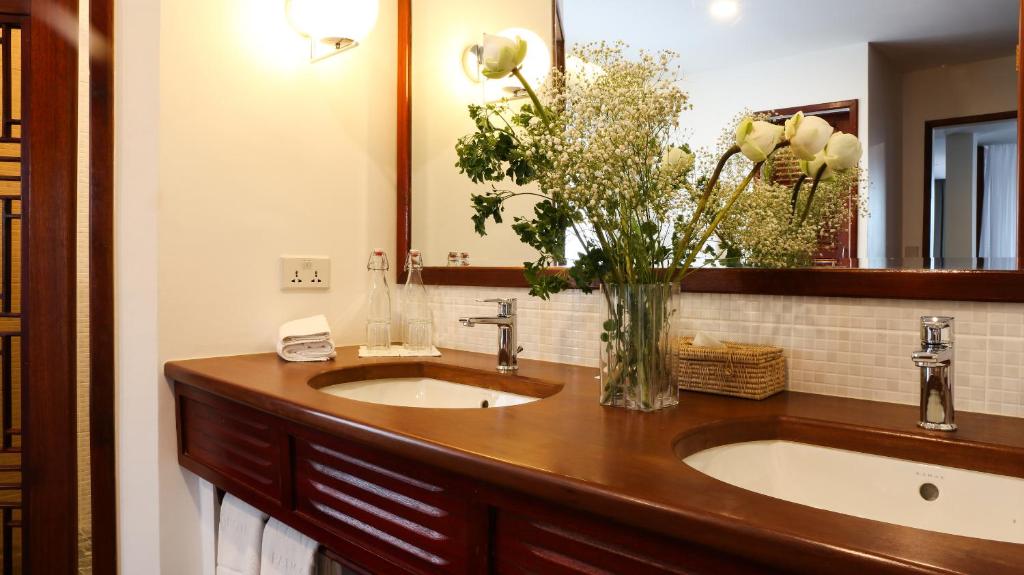 Koupelna v ubytování Amanjaya Pancam Suites Hotel
