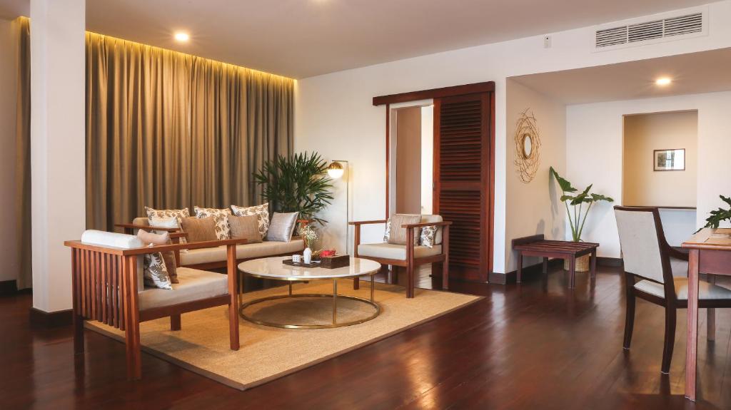 Posezení v ubytování Amanjaya Pancam Suites Hotel