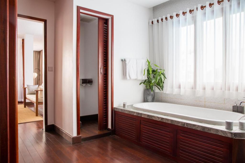 Koupelna v ubytování Amanjaya Pancam Suites Hotel