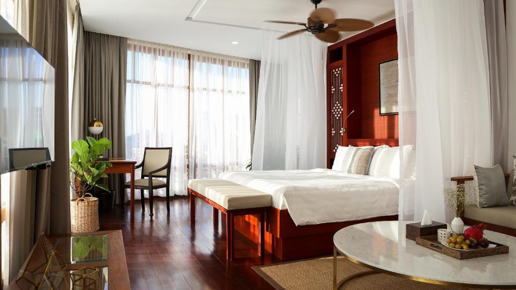 Postel nebo postele na pokoji v ubytování Amanjaya Pancam Suites Hotel