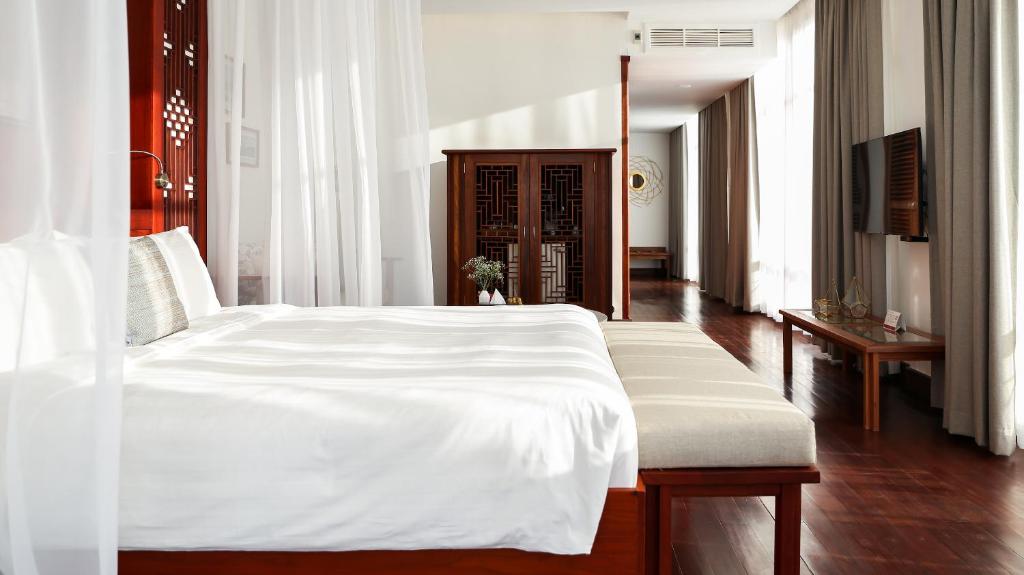 Postel nebo postele na pokoji v ubytování Amanjaya Pancam Suites Hotel