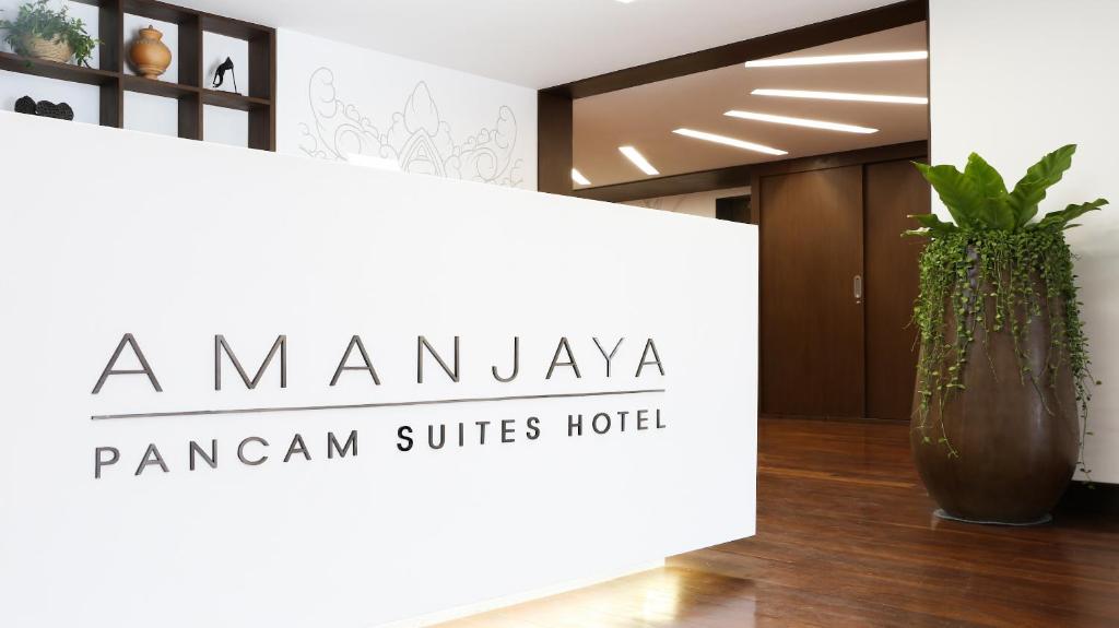 Certifikát, hodnocení, plakát nebo jiný dokument vystavený v ubytování Amanjaya Pancam Suites Hotel