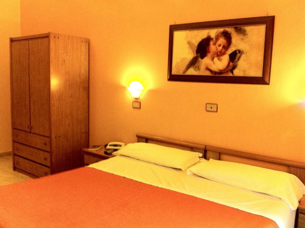 Postel nebo postele na pokoji v ubytování Hotel Pensione Romeo