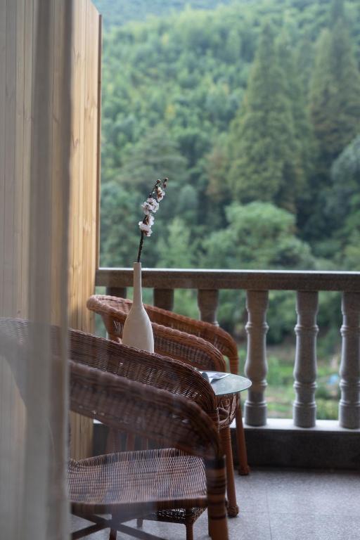Balkón nebo terasa v ubytování Moganshan Bamboo View Guesthouse
