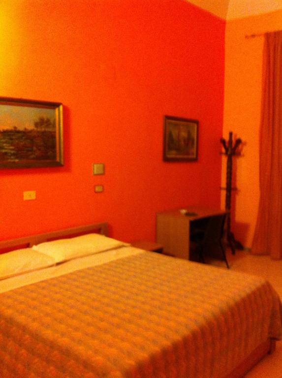Postel nebo postele na pokoji v ubytování Hotel Pensione Romeo