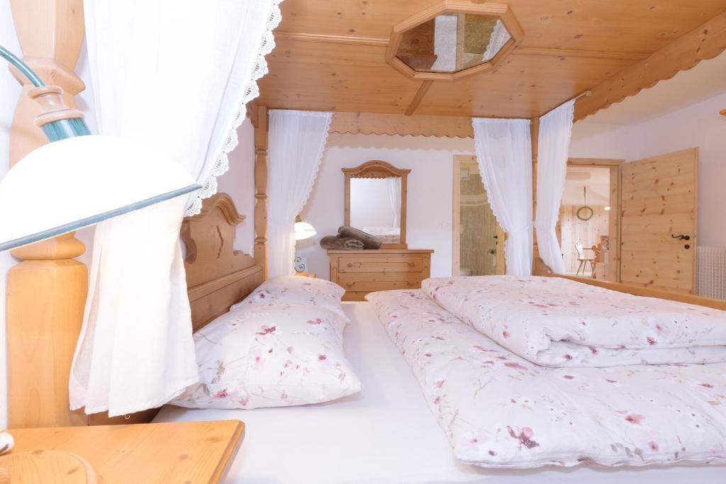 Postel nebo postele na pokoji v ubytování Ferienwohnung Wies Wieserhof