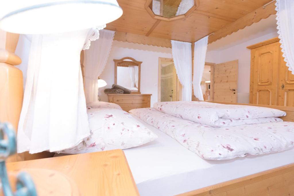 Postel nebo postele na pokoji v ubytování Ferienwohnung Wies Wieserhof