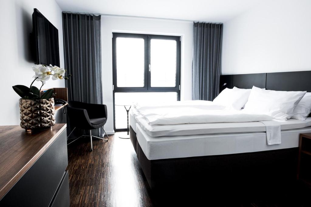 &REPEAT Köln Airport - Resim 1