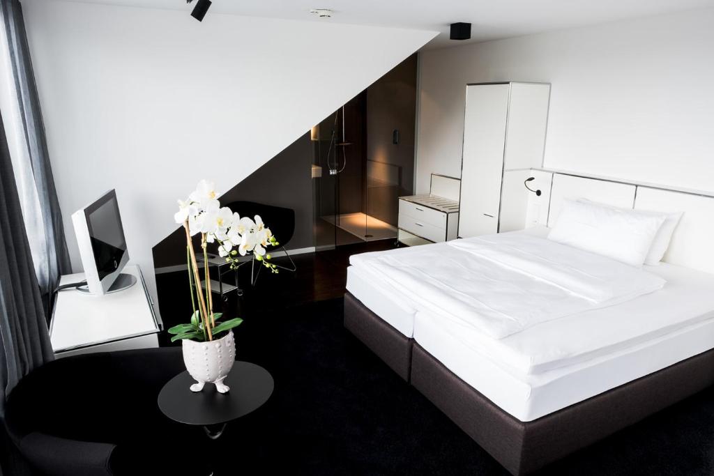 &REPEAT Köln Airport - Resim 19