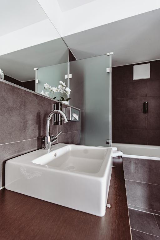 &REPEAT Köln Airport - Resim 16