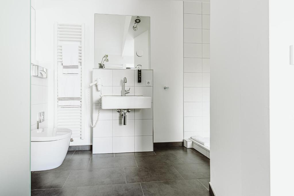 &REPEAT Köln Airport - Resim 23