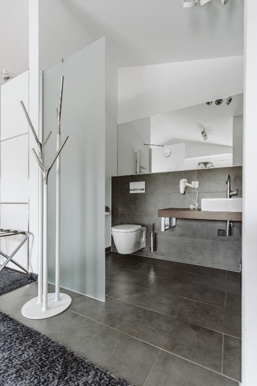 &REPEAT Köln Airport - Resim 17