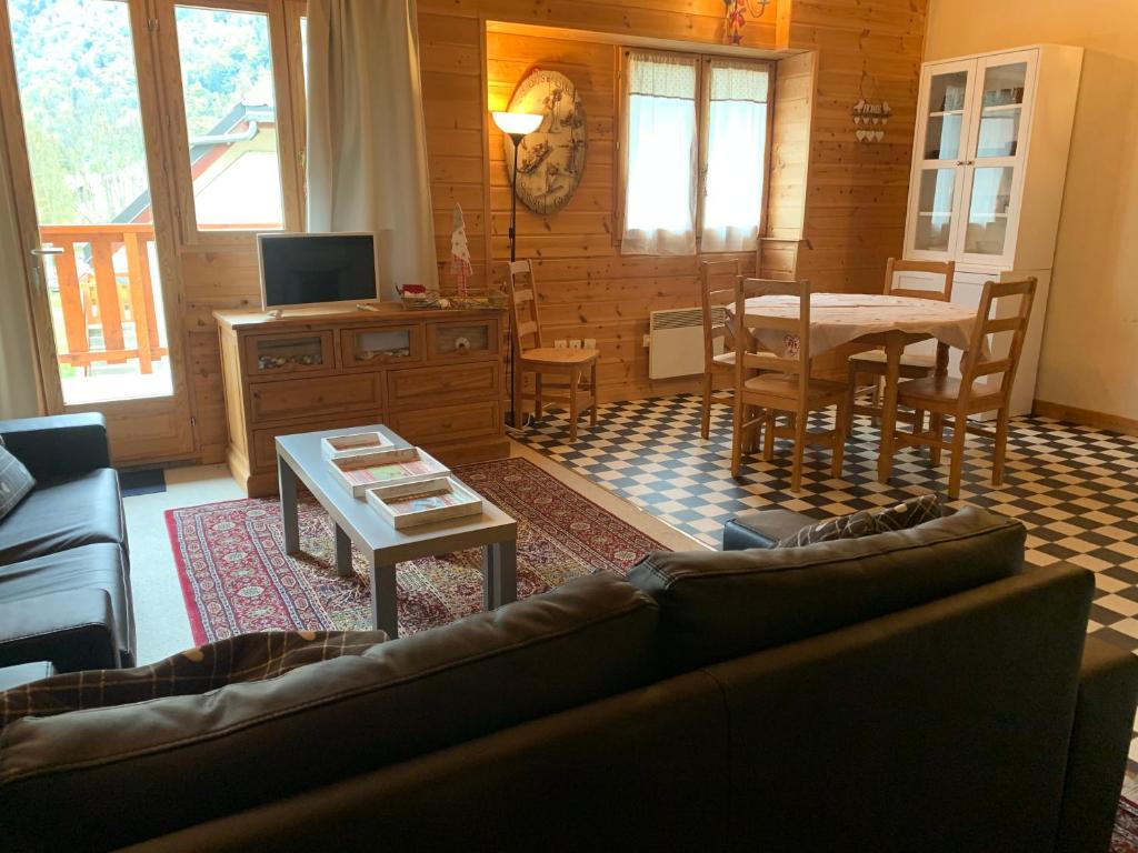 Ferme Noemie (Bourg d'Oisans) - 3 Bedroom Apartment