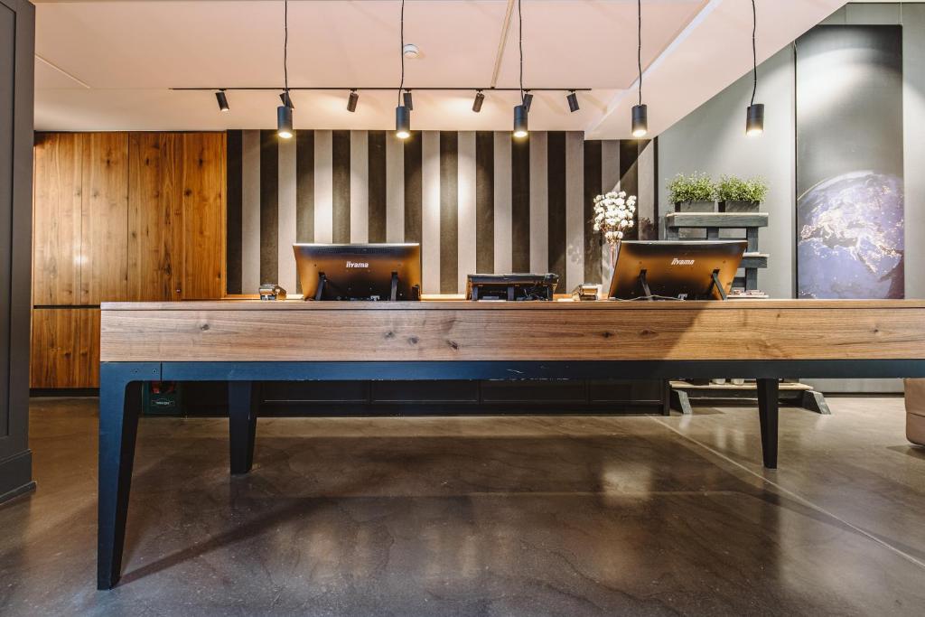 &REPEAT Köln Airport - Resim 9