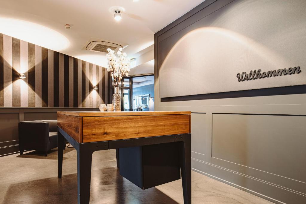 &REPEAT Köln Airport - Resim 44