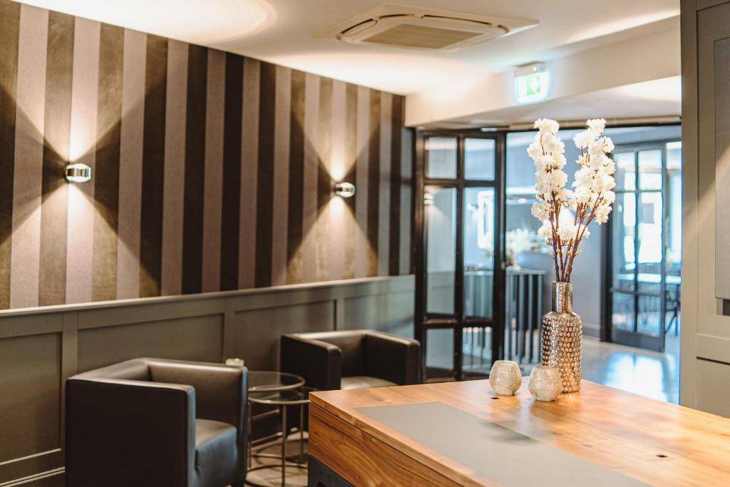 &REPEAT Köln Airport - Resim 10