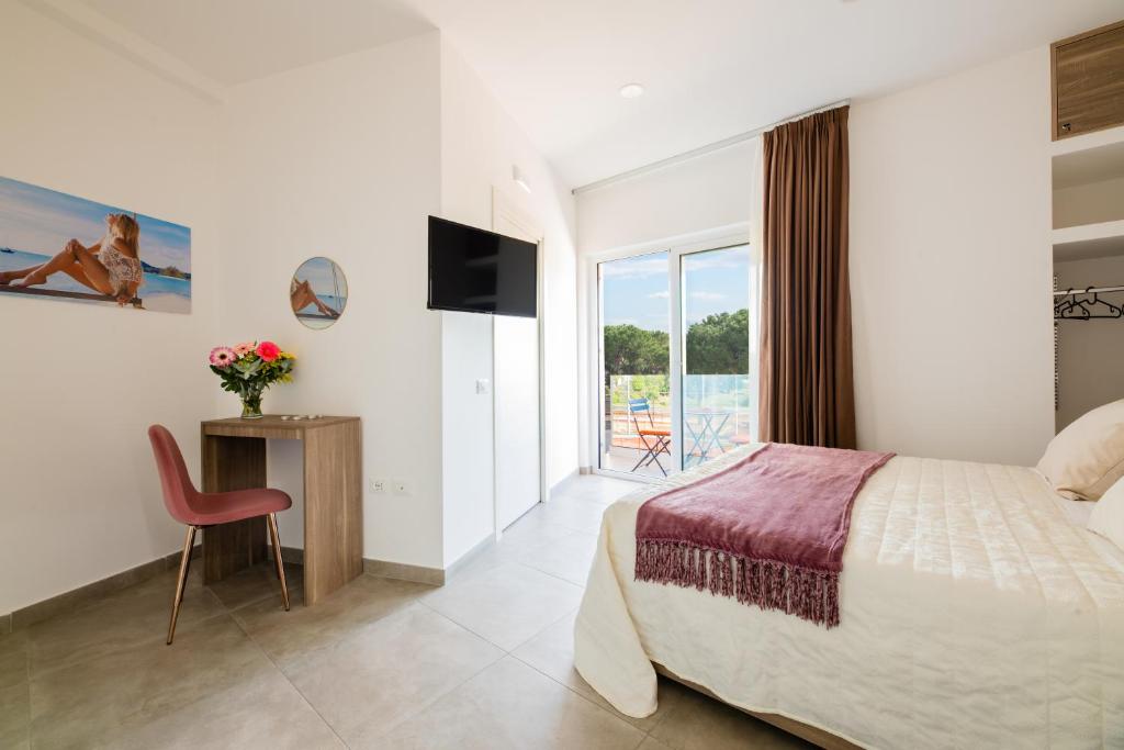 La Maison du Flavien - Deluxe Double Room With Balcony