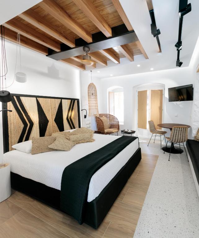 Postel nebo postele na pokoji v ubytování Alkyoni Beach Hotel