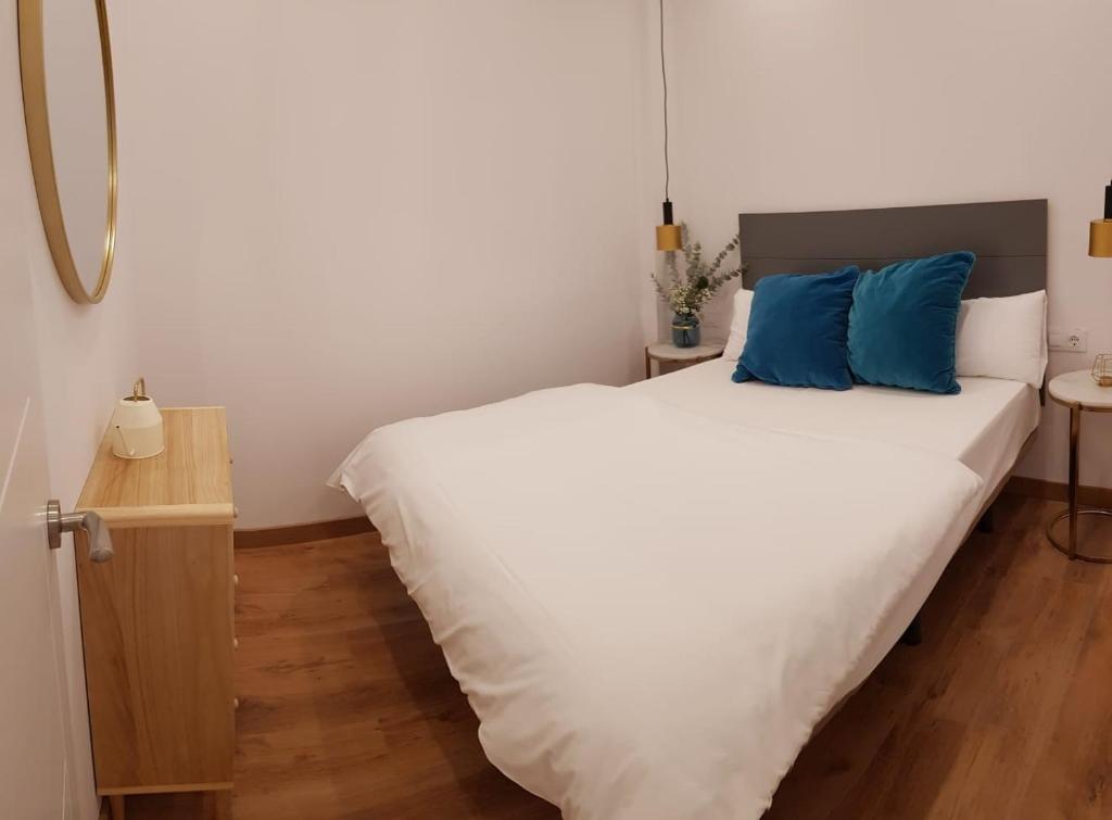 Posteľ alebo postele v izbe v ubytovaní Hotelito Boutique Badalona Mar