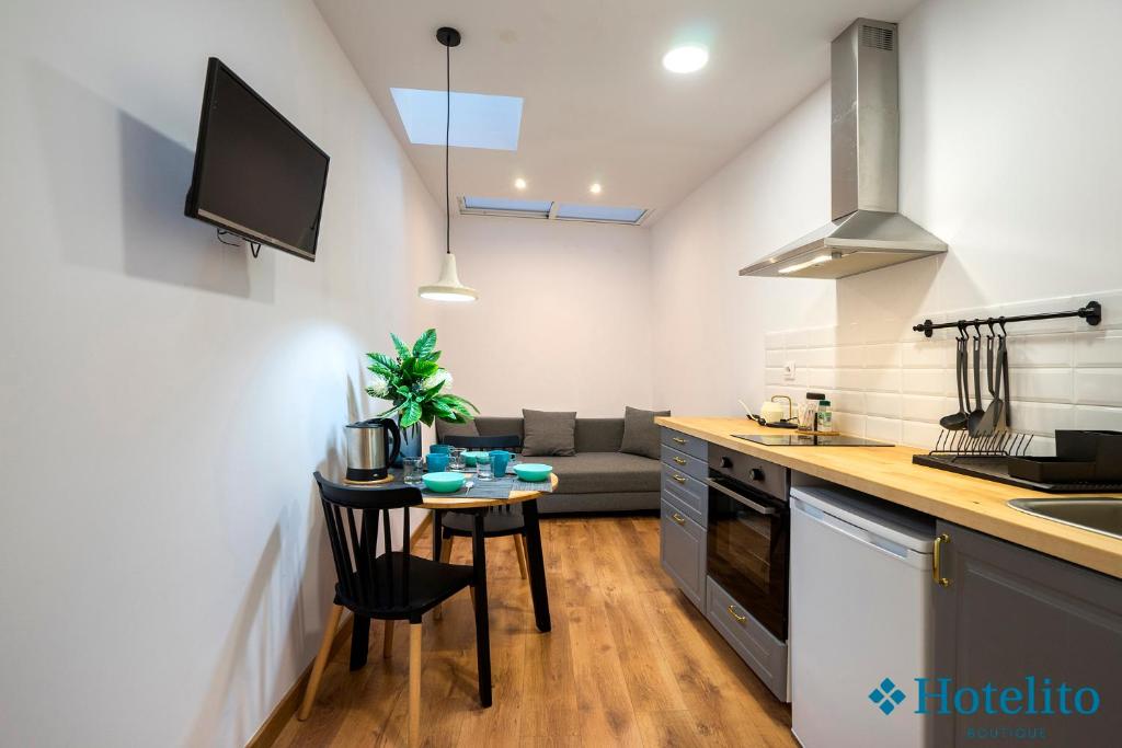 Kuchyňa alebo kuchynka v ubytovaní Hotelito Boutique Badalona Mar