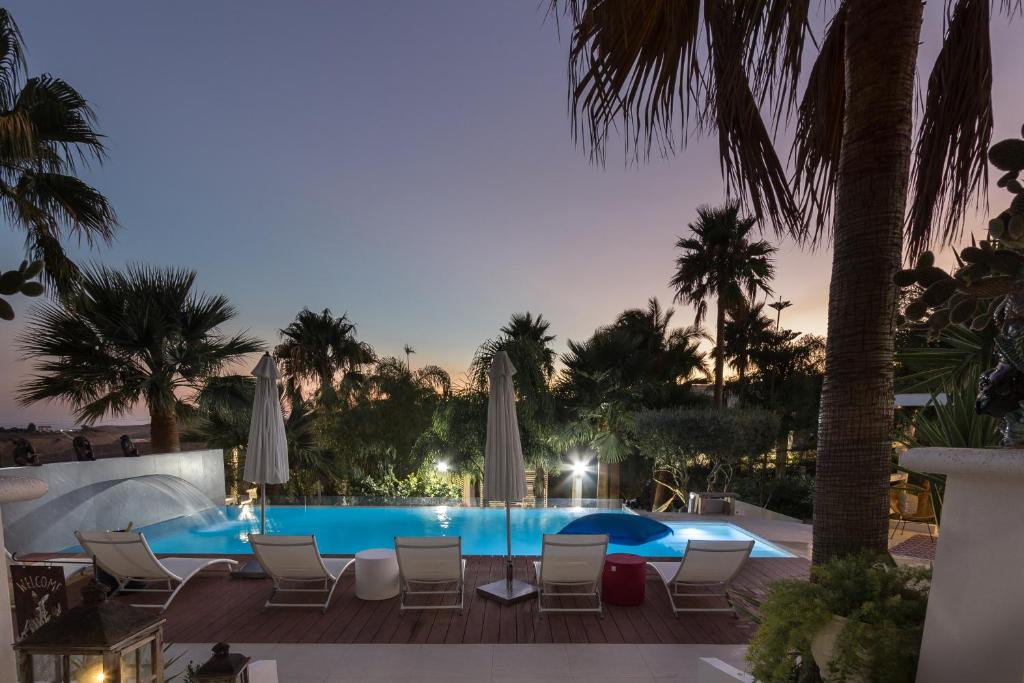Bazén v ubytovaní Diodorus Luxury Experience alebo v jeho blízkosti
