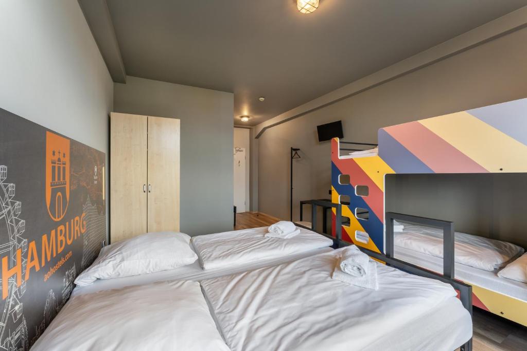 
Family Room (2 Adults + 2 Children)
