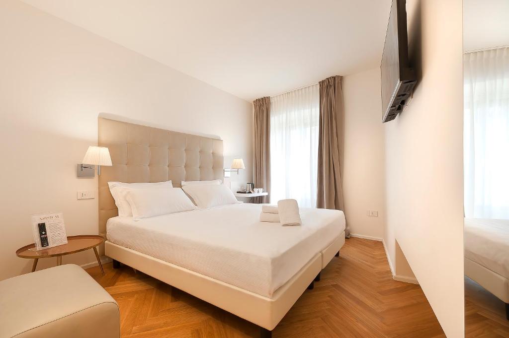 Łóżko lub łóżka w pokoju w obiekcie Asisium Boutique Hotel