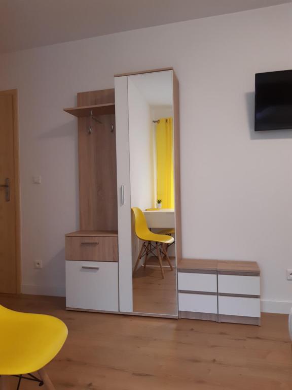 Televízia a/alebo spoločenská miestnosť v ubytovaní SZWEDZKA22 PL Premium Rooms