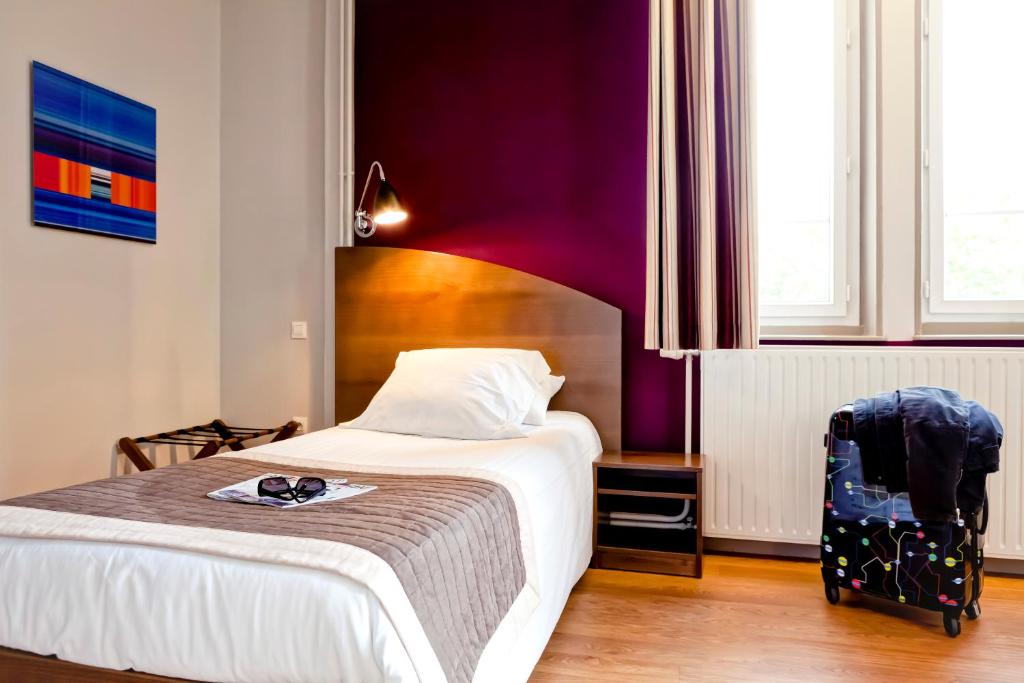 Postel nebo postele na pokoji v ubytování Domaine Lyon Saint Joseph