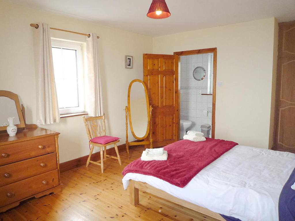 Postel nebo postele na pokoji v ubytování Allaghee Mor St Finians Bay by Trident Holiday Homes