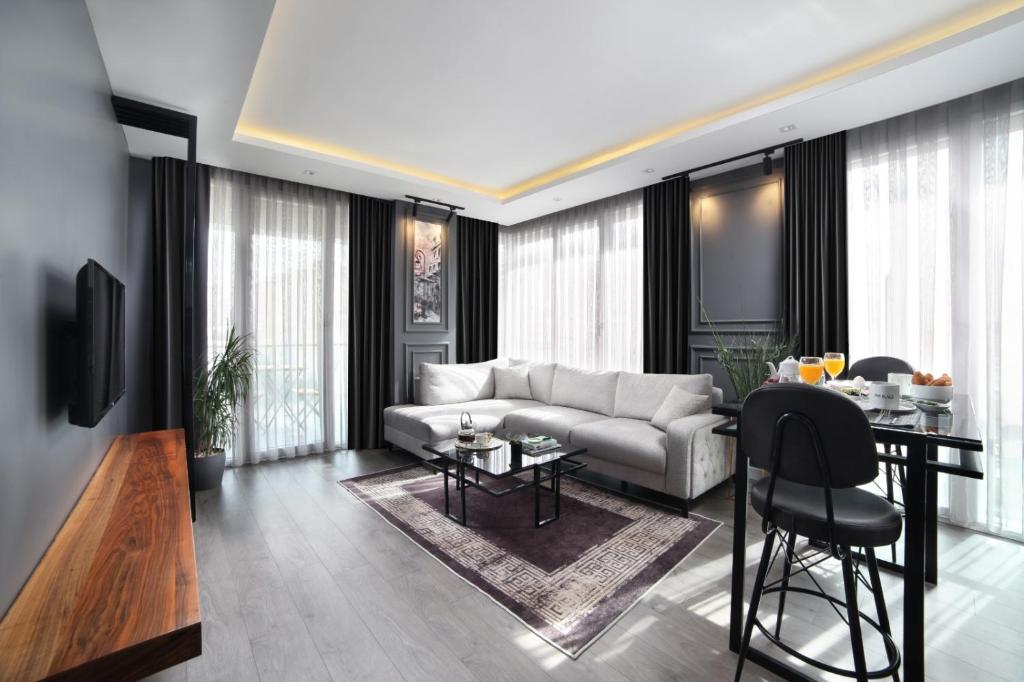 A television and/or entertainment centre at Ataşehir The Place Suites