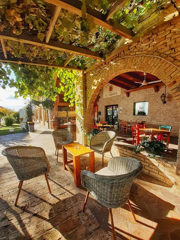 Posedenie v ubytovaní Agriturismo Isola Augusta
