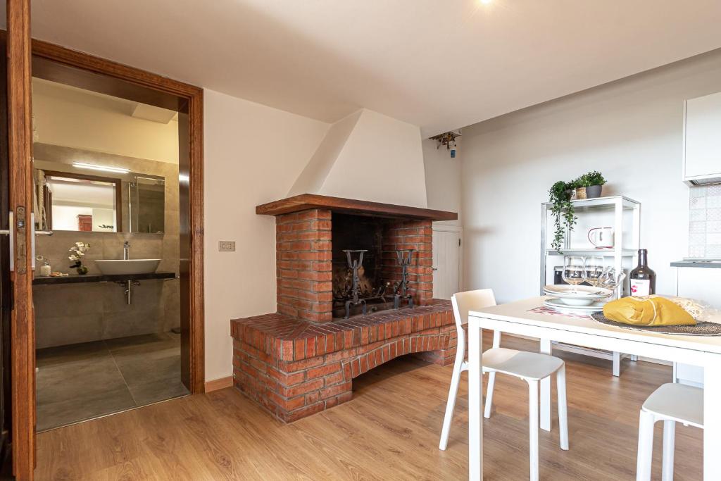 Kuchyň nebo kuchyňský kout v ubytování Spacious Apartment with Garden & Air Conditioning - La Grande Finestra