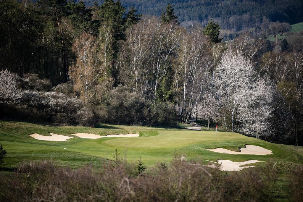 Golf v rezortu nebo okolí