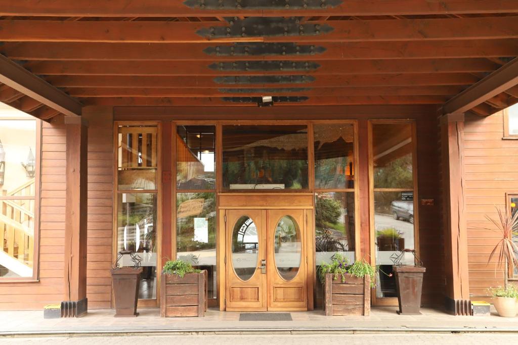 A fachada ou entrada de Hotel Cabaña Del Lago Puerto Varas