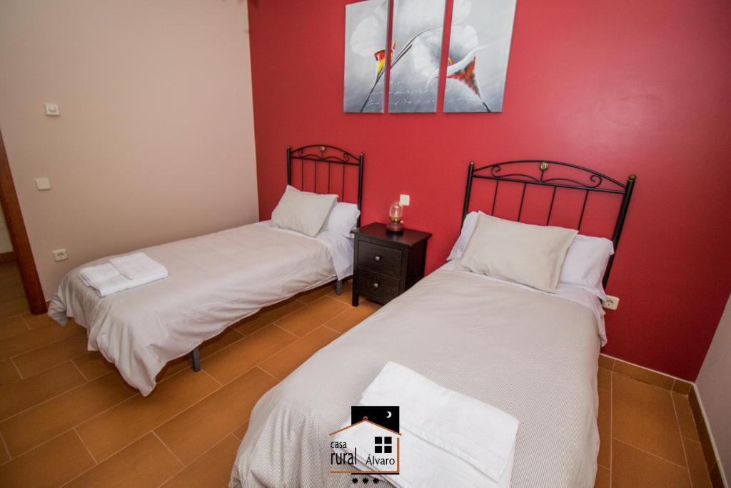 Postel nebo postele na pokoji v ubytování Casa Rural Alvaro